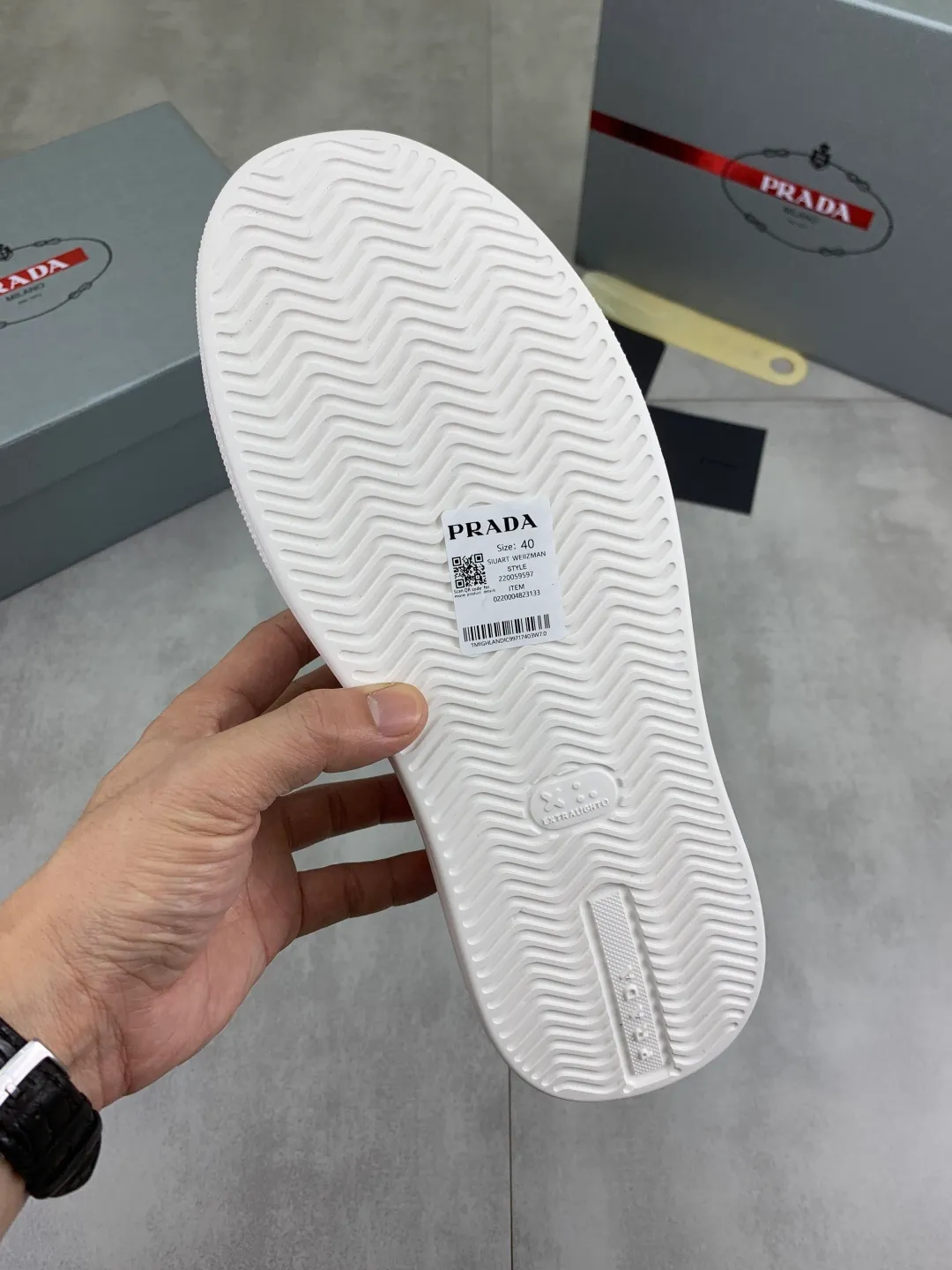 Men's shoes 💰P580💰 [New style] High version official website popular models are on the market, 🆘 Trendy brand (Prada) mainly promotes popular models, avant-garde and versatile fashion men's shoes private version mold opening, cowhide surface splicing 1:1.. Fashionable and simple, original imported cowhide lining cowhide feet; the atmosphere and personality are more fashionable, eye-catching and pursuing class. It will subvert the old idea and be a must-have for fashion trendsetters with you! Must keep it for yourself! Tall and comfortable, large and low, high-end quality workmanship. Size: 38-44 6️⃣colors available.